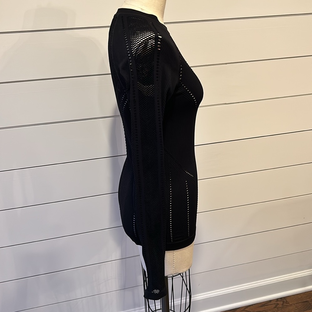 Athleta black long sleeve cut out top. Size small - Picture 5 of 6